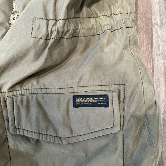 Abercrombie & Fitch Women's Olive Green Sherpa Lined Fur Parka Coat Size Small - Picture 8 of 13